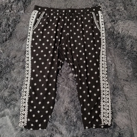 Old Navy Patterned Flowy Pants - Picture 1 of 5